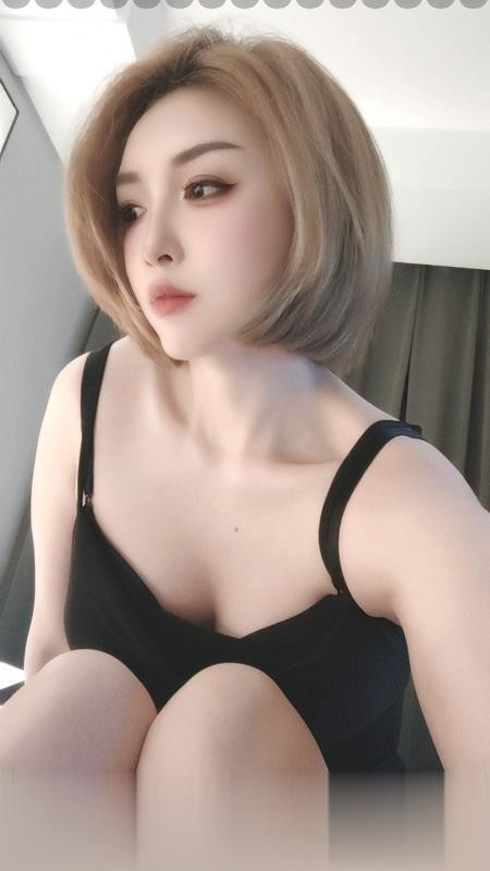 短发骚姐姐.