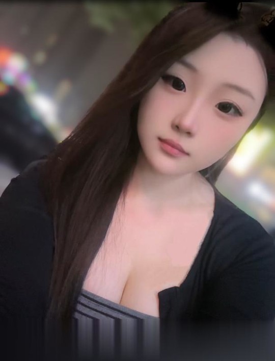 白嫩小姐姐.