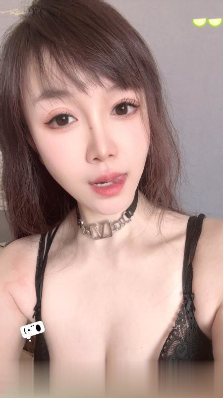 白嫩萌妹梦瑶