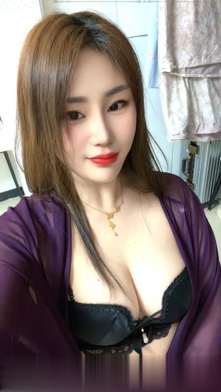 kouhuo超爽的大胸少妇
